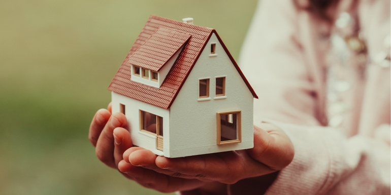 Housing with Support 2